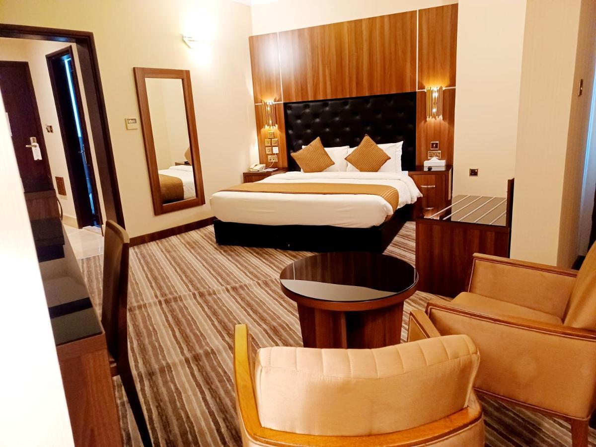 Royal Qatar Hotel Doha Bagian luar foto